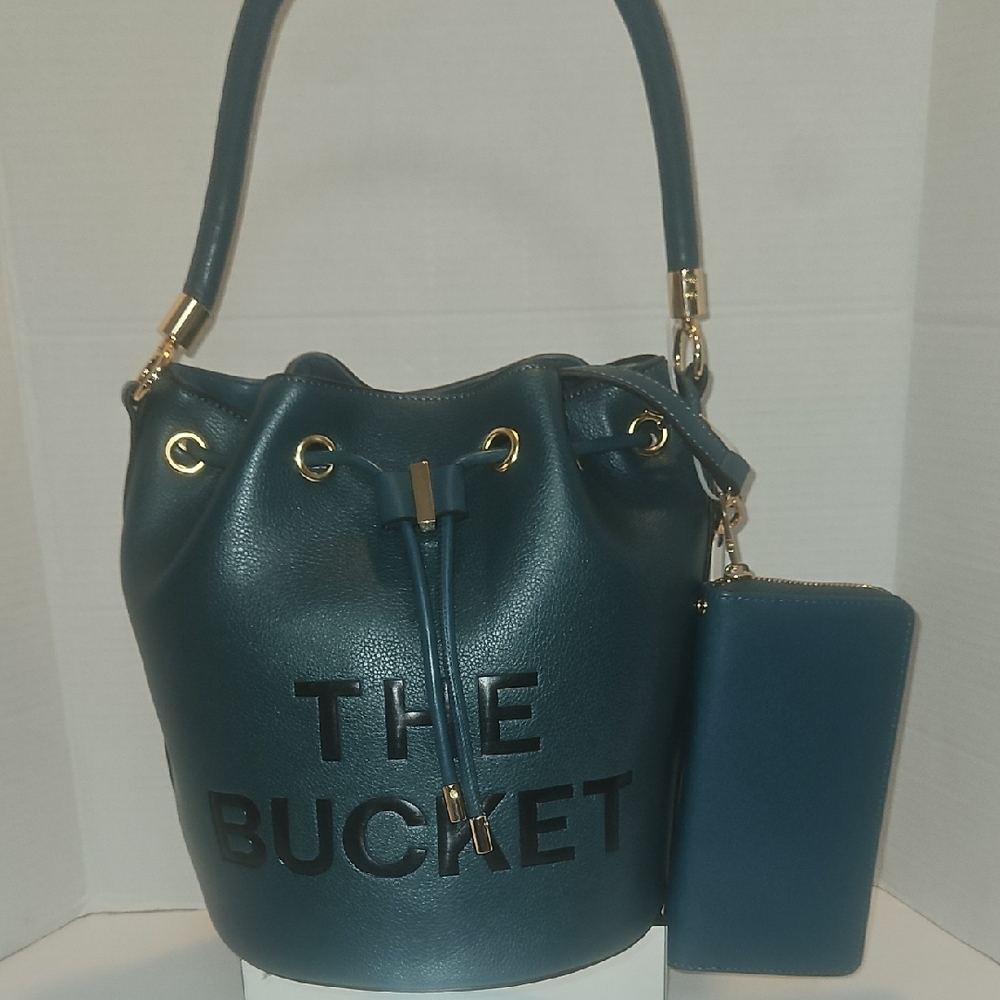 Elegant Teal Bucket Bag with Wallet